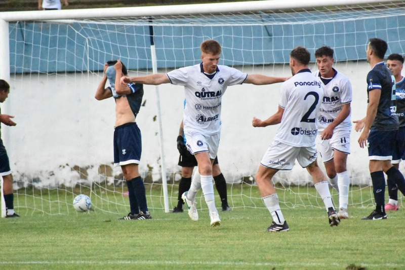 Racing gole a Gimnasia y se clasific